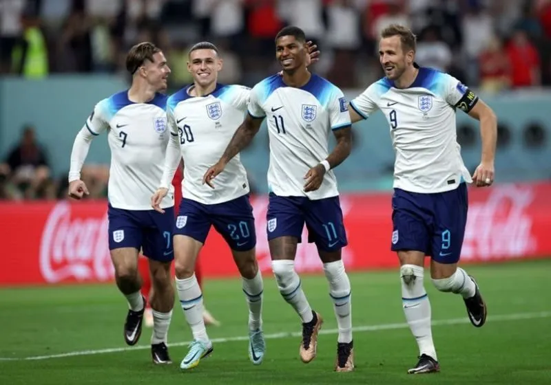 Các cầu thủ tuyển Anh ăn mừng bàn thắng tại World Cup 2022 trên đất Qatar