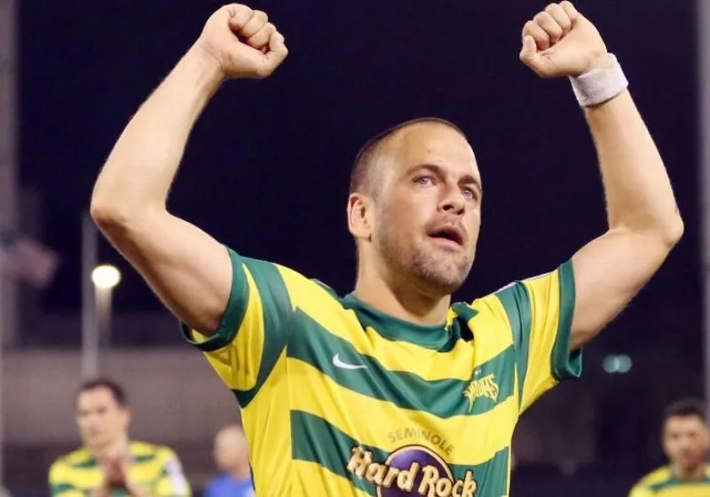 Cole sang Mỹ thi đấu trong màu áo Tampa Bay Rowdies trước khi chính thức treo giày năm 2018.