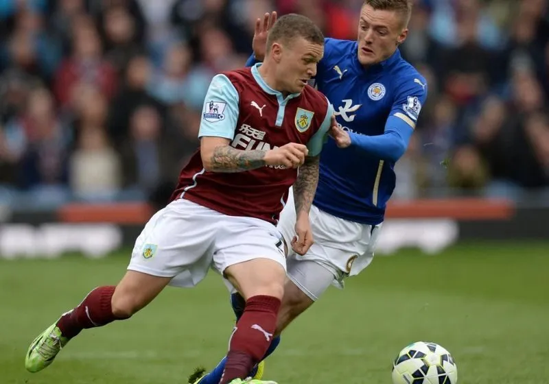 Trippier trong màu áo Burnley đối đầu Leicester City