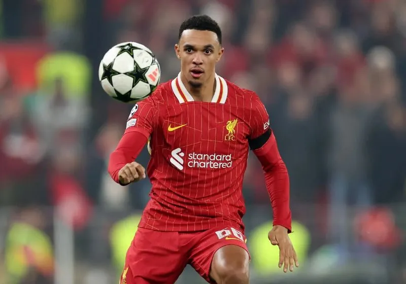 Trent Alexander-Arnold trong màu áo Liverpool tại Champions League