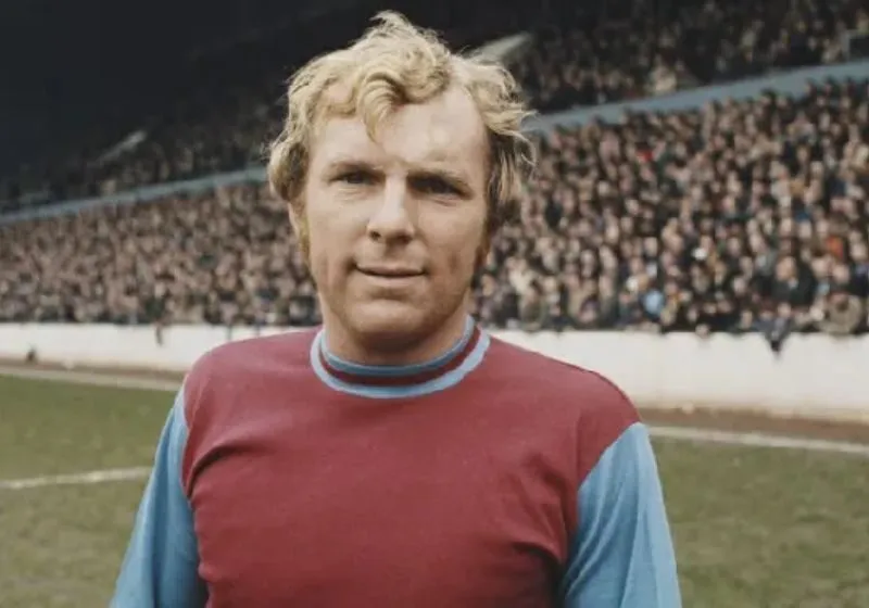 Bobby Moore nhanh chóng khẳng định tài năng nơi hàng phòng ngự