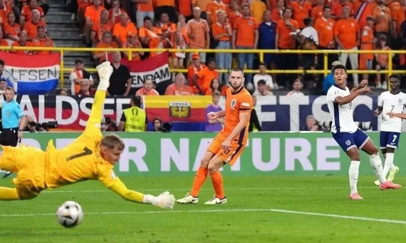 Khoảnh khắc tỏa sáng của Ollie Watkins