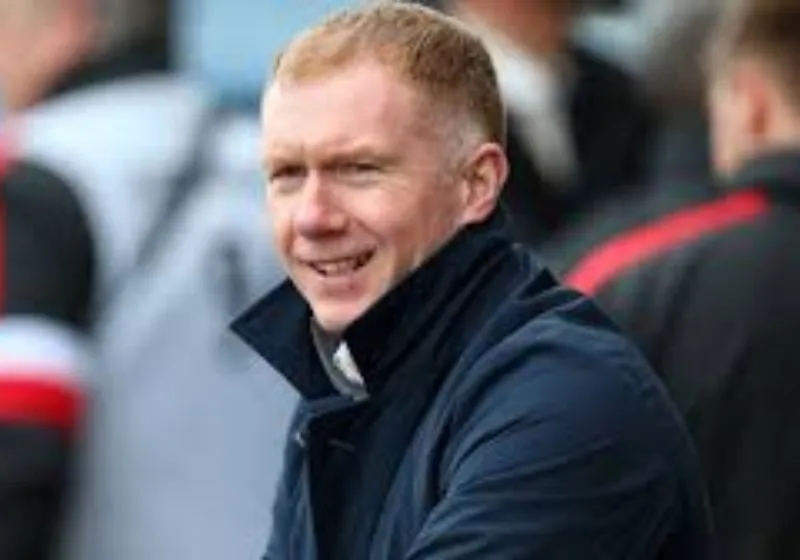 Paul Scholes chính thức treo giày lần đầu vào năm 2011