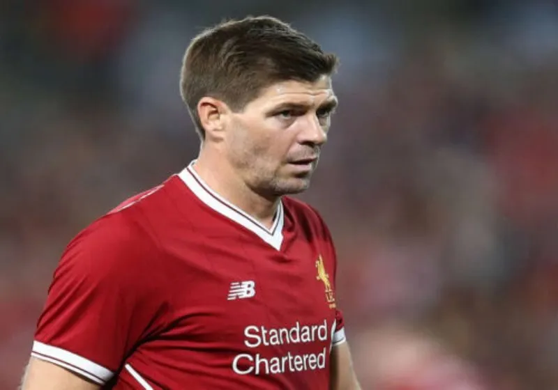 Steven Gerrard là một trong những tiền vệ toàn diện và xuất sắc nhất của bóng đá Anh