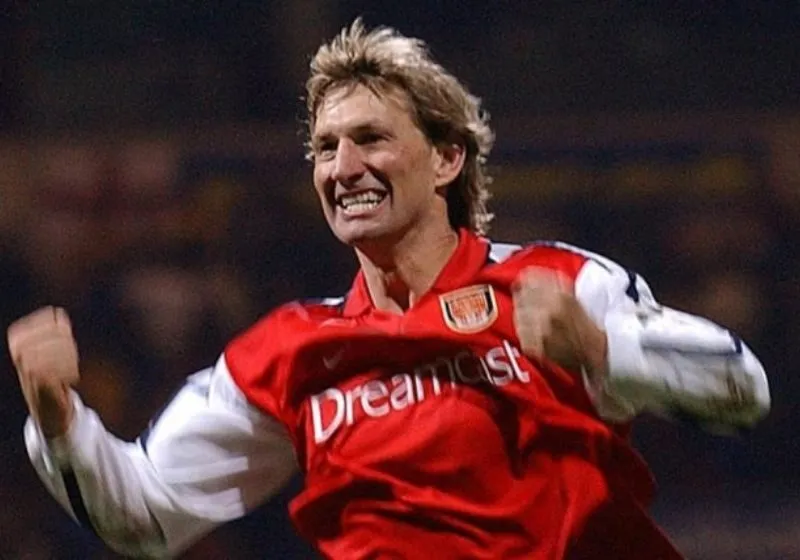 Tony Adams gắn liền với Arsenal, nơi ông được xem là biểu tượng bất tử. 
