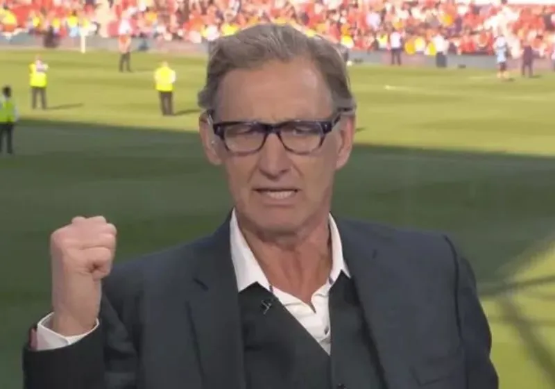 Tony Adams mãi mãi được biết đến với biệt danh “Mr. Arsenal”